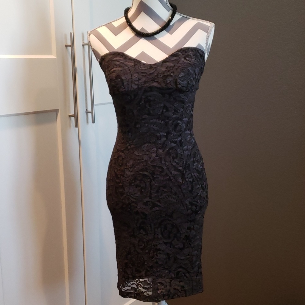 Sweetheart cut/ Strapless dress